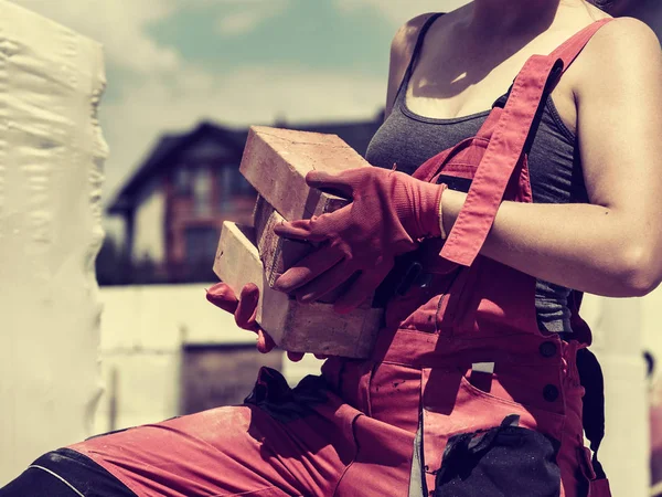 Mujer Irreconocible Trabajando Obra Construyendo Casa Instalando Ladrillos Concepto Trabajo —  Fotos de Stock