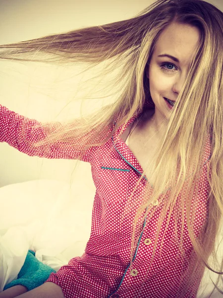 Morgens Erwachen Junge Blonde Frau Rosa Pyjama Stretching Körper Nach — Stockfoto