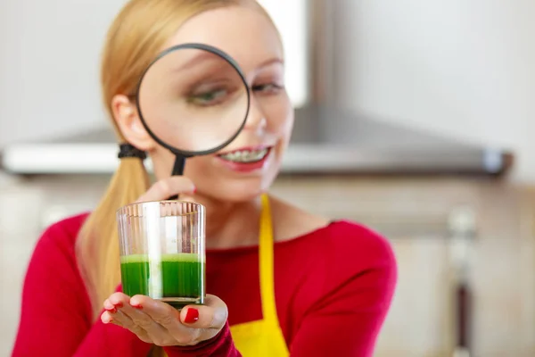 Drinken Goed Voor Gezondheid Dieet Ontbijt Concept Jonge Vrouw Keuken — Stockfoto