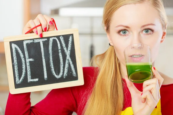 Drinkt Goed Voor Gezondheid Dieet Ontbijt Concept Jonge Vrouw Keuken — Stockfoto