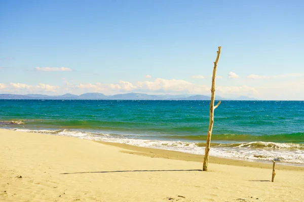 Mare Spiaggia Sabbiosa Nella Giornata Sole Scena Tranquilla Paesaggio Naturale — Foto Stock