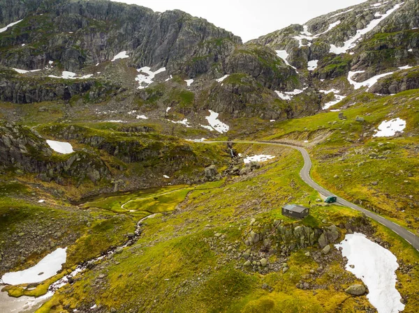 空中风景 挪威景观 石山中的道路和湖泊 挪威国家旅游风景线Ryfylke — 图库照片