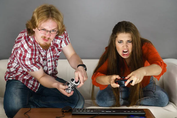 Adicta Pareja Jugando Videojuegos Juntos Siendo Muy Emocional Captura Estudio —  Fotos de Stock