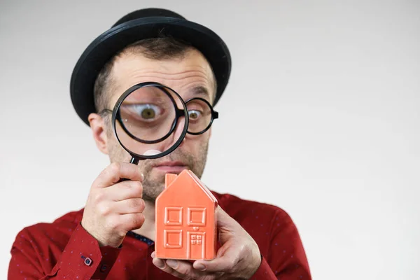 Funny Looking Adult Man Examining Red Model Home Using Magnifying — Stock Photo, Image