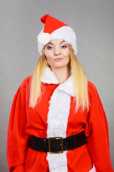 クリスマス 季節衣類 冬のクリスマス コンセプト サンタ クロース ヘルパー衣装を着て腹の女性の不満 — ストック写真