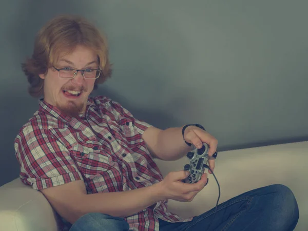 Nerd Nörd Ung Vuxen Man Som Spelar Video Konsolen Håller — Stockfoto