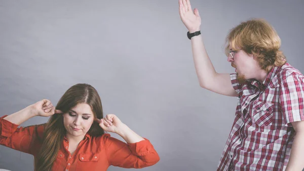 Hombres Mujeres Conflicto Tipo Que Ignora Que Dice Novia Amistad — Foto de Stock