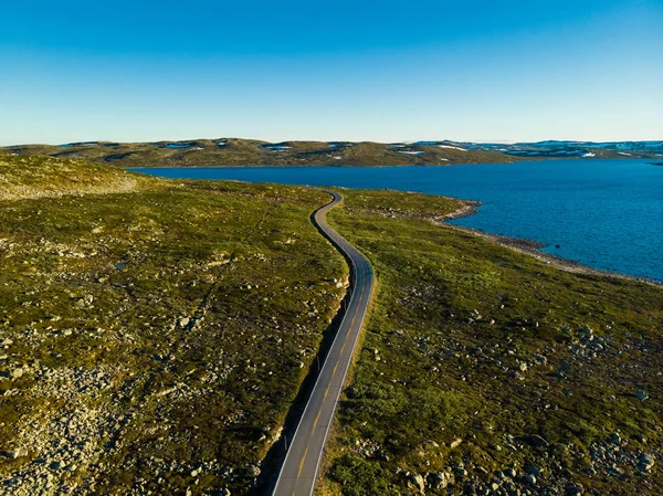 Vista Aérea Camino Que Cruza Meseta Hardangervidda Noruega Paisaje Turista — Foto de Stock