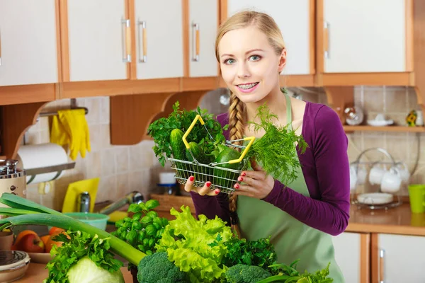 Acheter Régime Alimentaire Sain Concept Femme Dans Cuisine Ayant Beaucoup — Photo