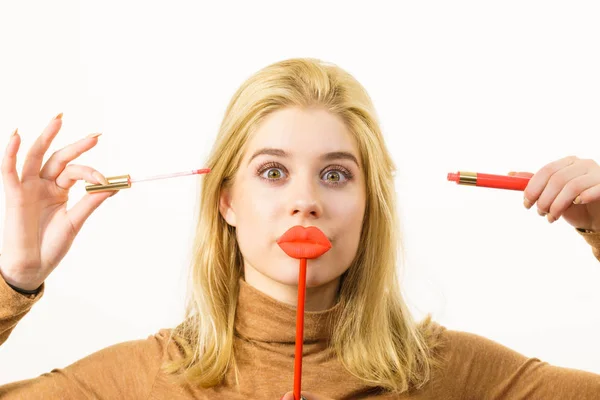 Young Adult Woman Applying Lipstick Lip Gloss Getting Her Make — Stock Photo, Image