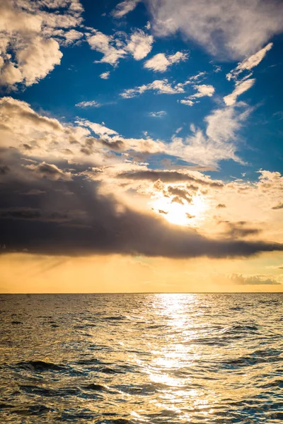 Beautiful Seascape Evening Baltic Sea Sunset Horizon Cloudy Sky Tranquil — Stock Photo, Image