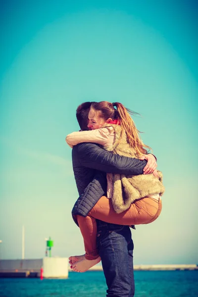 Романтика Прекрасная Концепция Взаимоотношений Счастливая Пара Встречающаяся Пляже Моря Мужчина — стоковое фото
