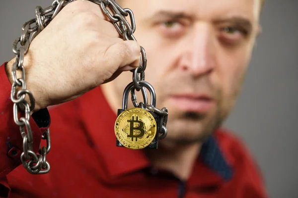 Hombre Tiene Problemas Con Moneda Criptográfica Adulto Chico Siendo Atado — Foto de Stock