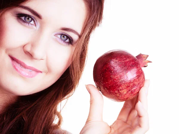 Vrouw Vrolijk Brunette Meisje Met Granaatappel Fruit Handen Geïsoleerd Wit — Stockfoto