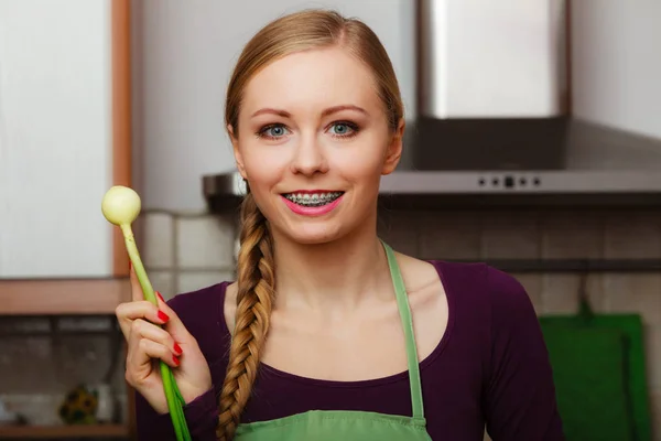 Woman Kitchen Holding Green Fresh Chive Onion Young Housewife Cooking — Stock Photo, Image