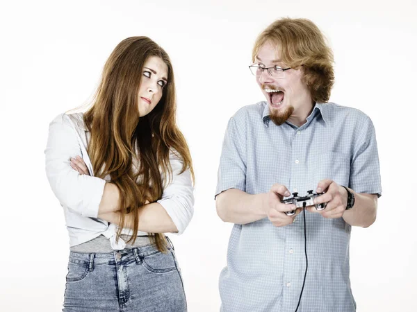 Mujer Está Enojada Con Novio Porque Juega Videojuegos Siendo Adicto —  Fotos de Stock