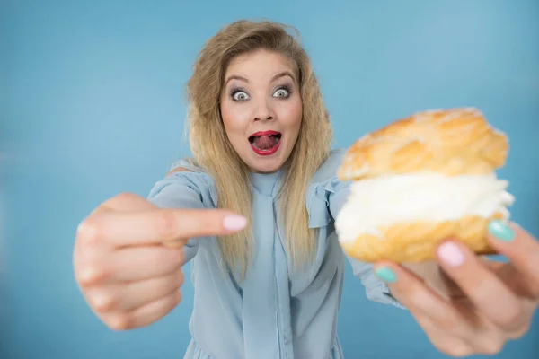 Sweet Food Happiness Concept Funny Joyful Blonde Woman Holding Yummy — Stock Photo, Image