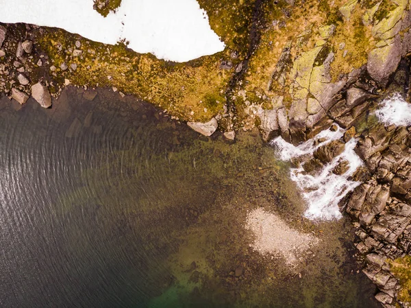 Widok Lotu Ptaka Wodospad Jeziorem Tarn Kamień Skaliste Góry Krajobraz — Zdjęcie stockowe
