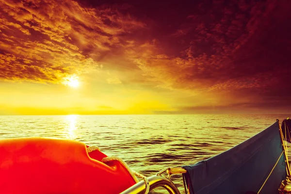 Cestování Vodou Dobrodružný Koncept Výhled Moře Jachty Záchranná Bóje Zblízka — Stock fotografie