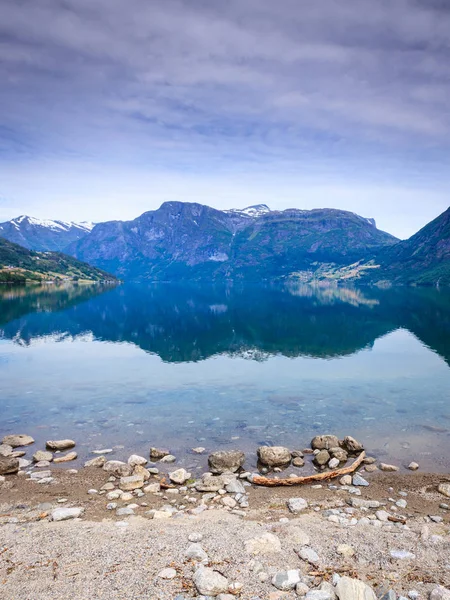 Туризм Отдых Путешествия Горный Ландшафт Озеро Oppstrynsvatnet Jostedalsbreen Национального Парка — стоковое фото