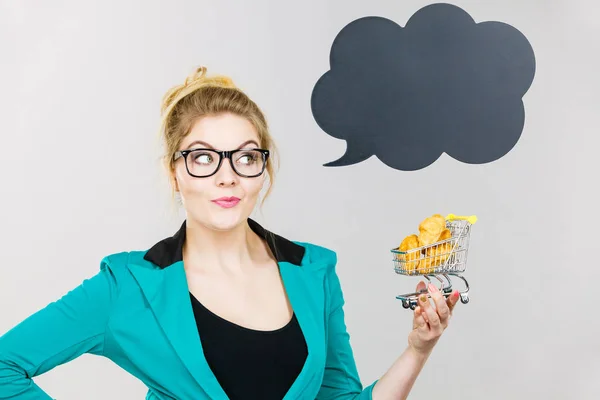 Buying Gluten Food Products Concept Bussines Woman Holding Shopping Cart — Stock Photo, Image