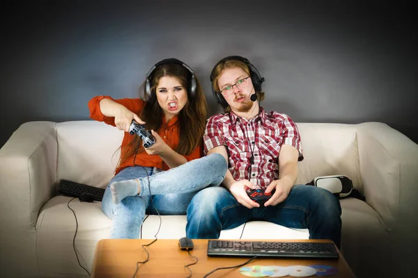 비디오 게임을 시간을 즐기는 부부들 스튜디오 — 스톡 사진