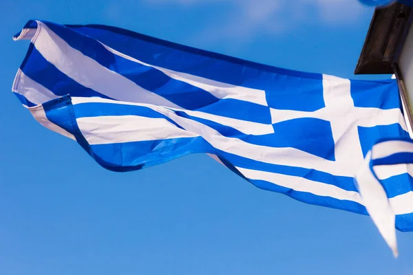 Bandera Griega Ondeando Aire Libre Con Viento Contra Cielo Azul —  Fotos de Stock