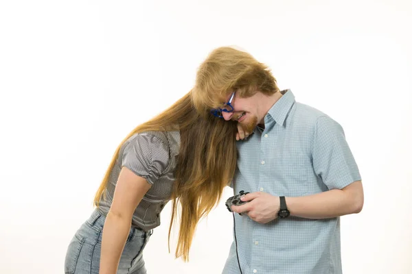 Ζευγάρι Είναι Λυπημένος Μετά Έχασαν Video Game Κρατώντας Joystick Pads — Φωτογραφία Αρχείου