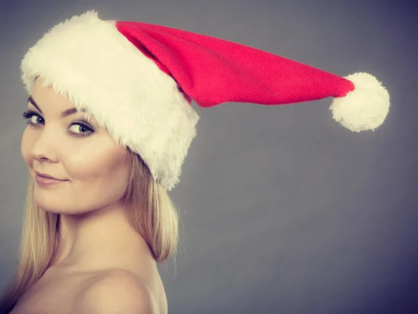Kerstmis Seizoenskleding Winter Kerstconcept Gelukkige Vrouw Draagt Kerstman Helper Hoed — Stockfoto