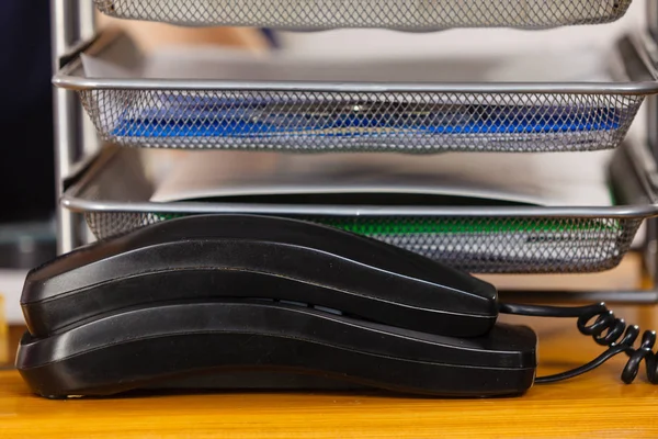 Office Kaynağı Kavramı Siyah Sabit Hat Telefon Metal Kutusu Kağıt — Stok fotoğraf