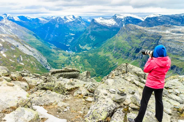 Turismo Vacanze Viaggi Femmina Turista Scattare Foto Con Macchina Fotografica — Foto Stock