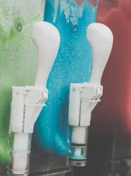 Blízko Automatu Břečky Slushy Led Made Colorful Drink Osvěžující Summer — Stock fotografie