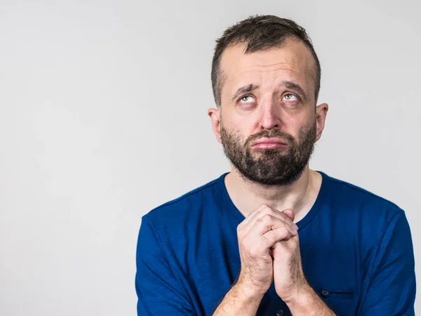 Grappige Kerel Weergegeven Gezicht Expressie Man Bedelen Voor Iets Iemand — Stockfoto