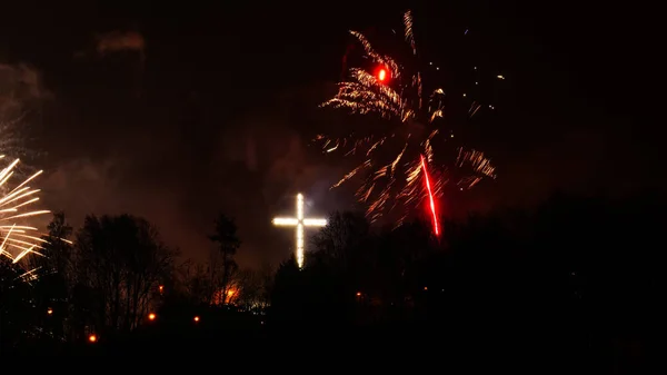 Explosão Fogos Artifício Céu Celebrando Ano Novo Cidade Gdynia Polônia — Fotografia de Stock