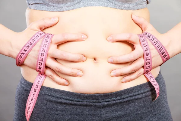 Das Loswerden Von Bauchfett Ernährung Gewichtsverlust Oder Zunahmenkonzept Frau Berührt — Stockfoto