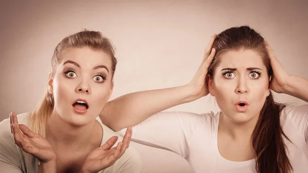 Concepto Expresiones Faciales Choque Primer Plano Dos Mujeres Sorprendidas Sorprendidas — Foto de Stock