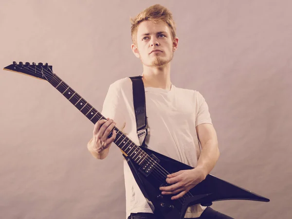 Hombre Tocando Guitarra Eléctrica Durante Concierto Instrumento Musical Adolescente Chico — Foto de Stock