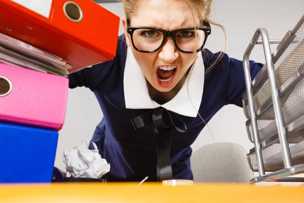 Mobbing Arbeitsplatz Schlechtes Arbeitsverhältnis Wütend Wütende Boshafte Geschäftsfrau Die Wütend — Stockfoto