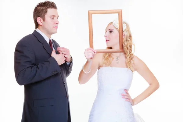 Dia Casamento Conceito Relacionamento Negativo Noivo Noiva Segurando Posando Com — Fotografia de Stock