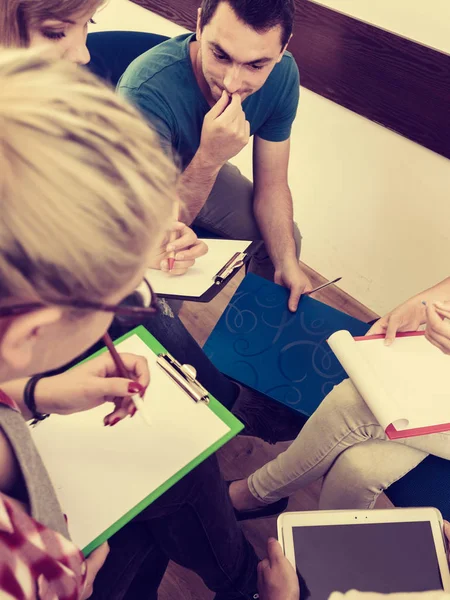 Konzept Für Die Teamzusammenarbeit Männliche Und Weibliche Vielfalt Junge Menschen — Stockfoto