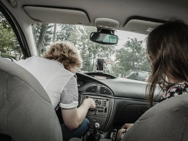 Man Woman Traveling Trip Couple Friends Sitting Vehicle Car Driving — Stock Photo, Image