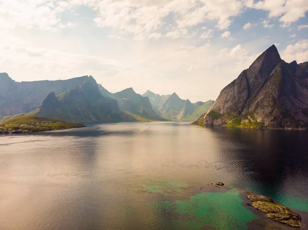 Paesaggio Paesaggistico Fiordo Sopra Cerchio Artico Natura Costiera Con Cime — Foto Stock