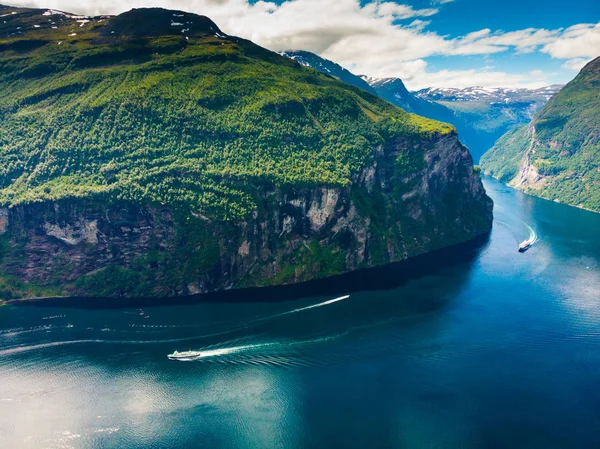 Fjord Geirangerfjord Ferry Boat Θέα Από Ornesvingen Σημείο Θέασης Νορβηγία — Φωτογραφία Αρχείου