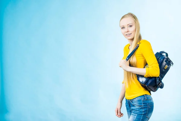 Blondes Teenager Mädchen Auf Dem Weg Zur Schule Oder Zum — Stockfoto