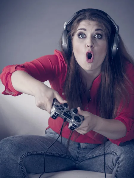 Nerd Geek Mladých Dospělých Žen Hraje Video Konzoli Drží Hru — Stock fotografie