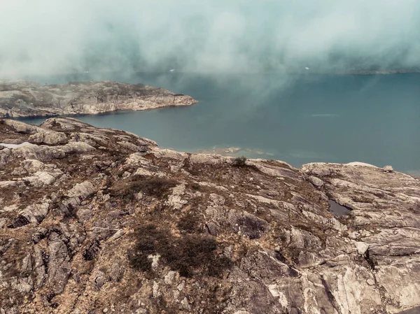Lacs Dans Les Montagnes Rocheuses Pierre Journée Brumeuse Brumeuse Norvège — Photo