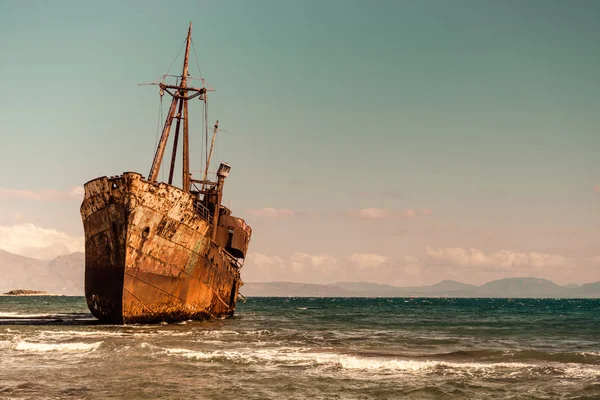 Slavný vrak lodi poblíž Jýthia Řecko — Stock fotografie