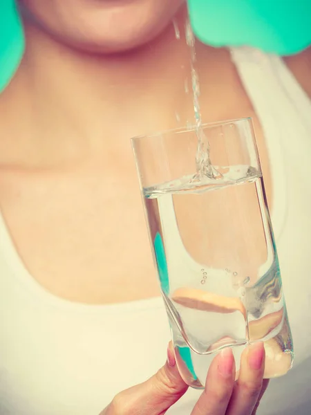 Woman holding glass with water and effervescent tablet — Stock Photo, Image