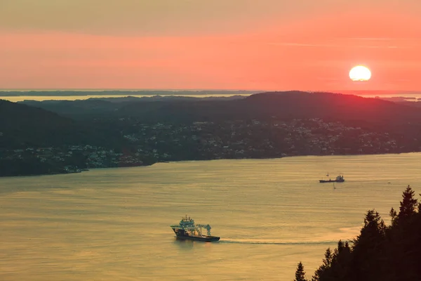 Paisagem pôr do sol paisagem, fiorde da Noruega — Fotografia de Stock