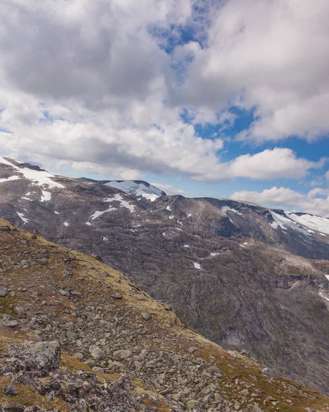 Vue sur les montagnes depuis le belvédère de Dalsnibba, Norvège — Photo
